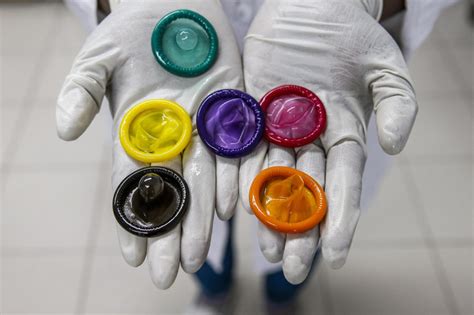 Fafanje brez kondoma za doplačilo Bordel Pujehun